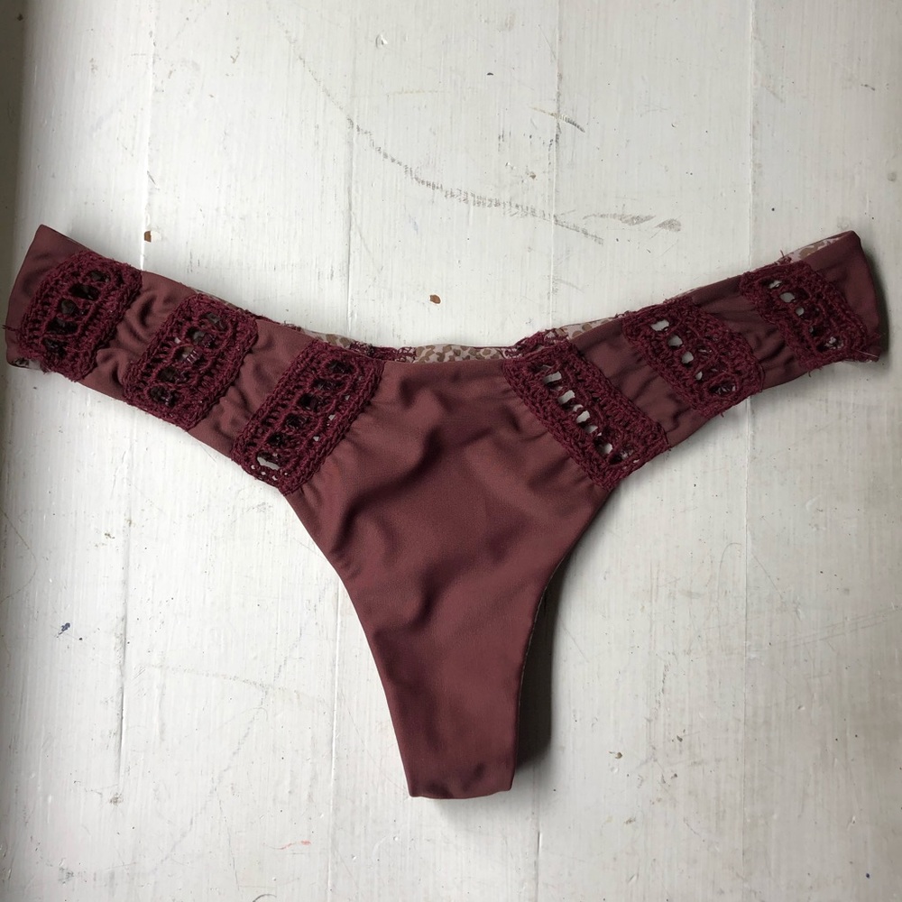 acacia chuns bottoms in merlot